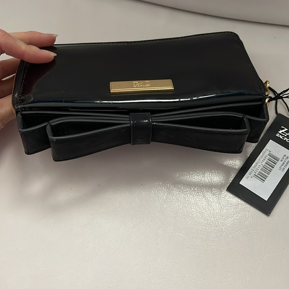 Sleek, Patent Zac Posen Black Wallet - Picture 3 of 6